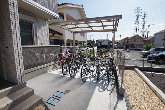 ル リアン 駐輪場