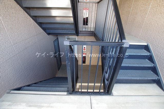 セゾン西橋本 階段