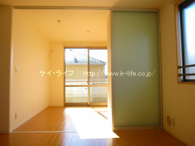 間仕切り戸（開）