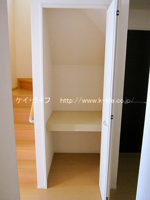 1階 廊下収納(開)