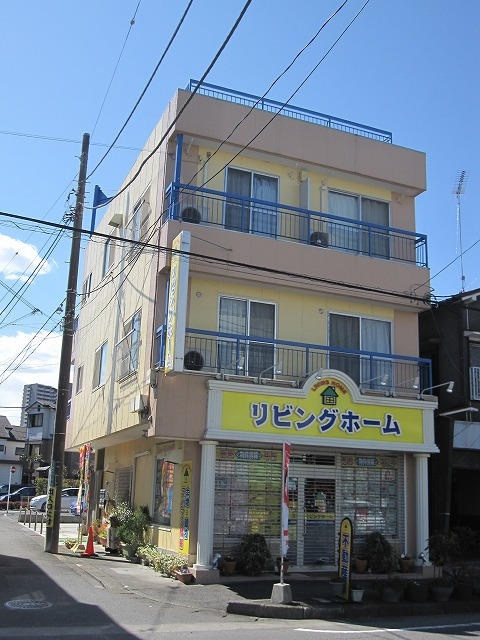 リビングホーム