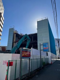 橋本３丁目　カラオケ「シダックス」さん「カラオケ館」さんの解体工事から更地になるまで
